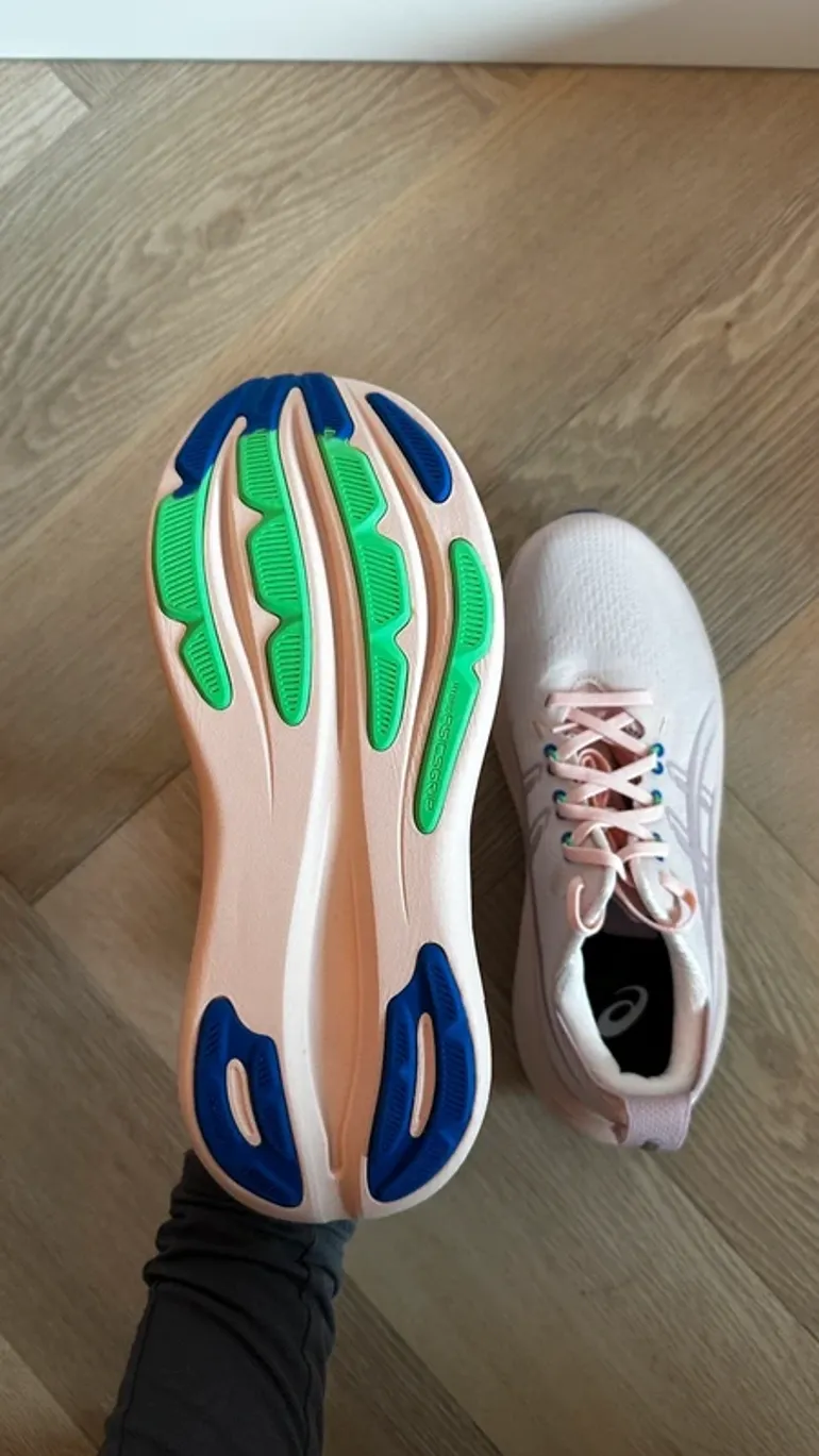 Used Asics Nimbus 28 bike — image 4 of 6