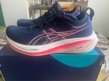 Używany Asics Gel Nimbus 26 Running Shoes