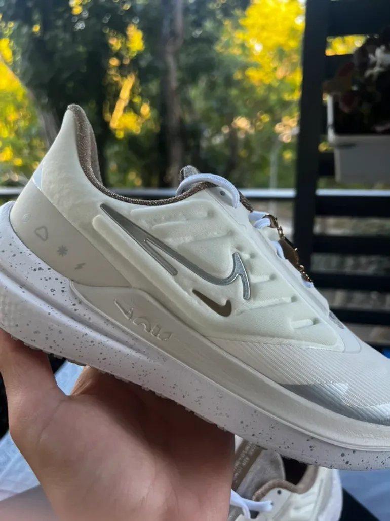 Gebrauchtes White Nike Air Winflo 9 Shield bike — Bild 7 von 12