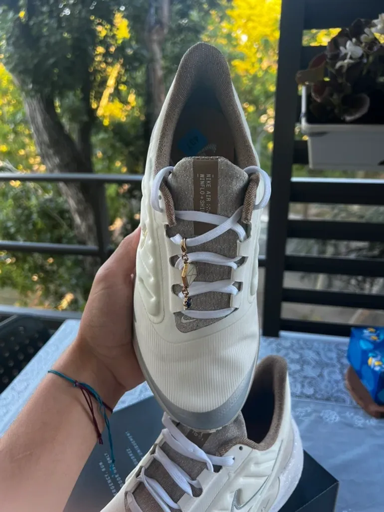 Gebrauchtes White Nike Air Winflo 9 Shield bike — Bild 6 von 12