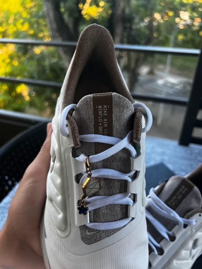 Gebrauchtes White Nike Air Winflo 9 Shield bike — Bild 9 von 12