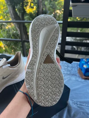 Gebrauchtes White Nike Air Winflo 9 Shield bike — Bild 3 von 12