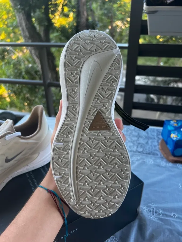 Gebrauchtes White Nike Air Winflo 9 Shield bike — Bild 3 von 12