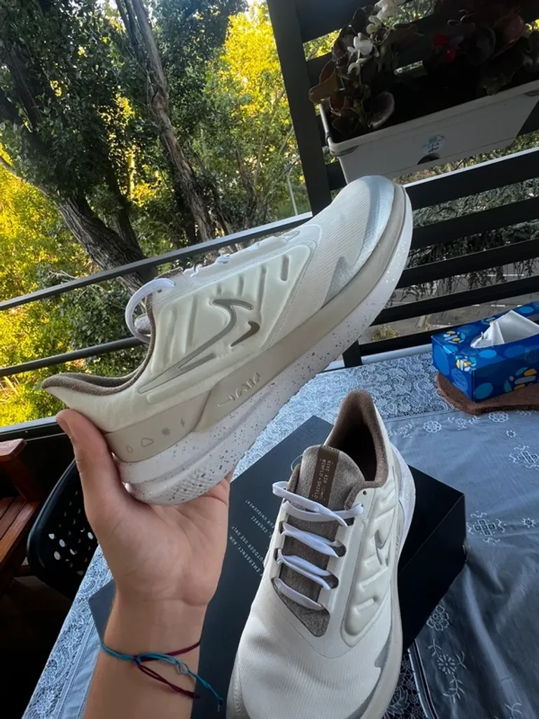 Gebrauchtes White Nike Air Winflo 9 Shield bike — Bild 11 von 12