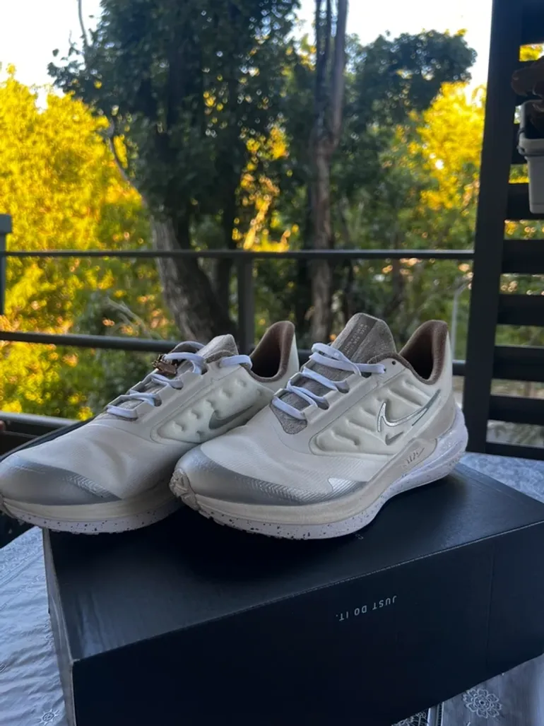 Gebrauchtes White Nike Air Winflo 9 Shield bike — Bild 5 von 12