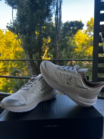Gebrauchtes White Nike Air Winflo 9 Shield bike — Bild 2 von 12