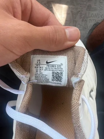 Gebrauchtes White Nike Air Winflo 9 Shield bike — Bild 12 von 12