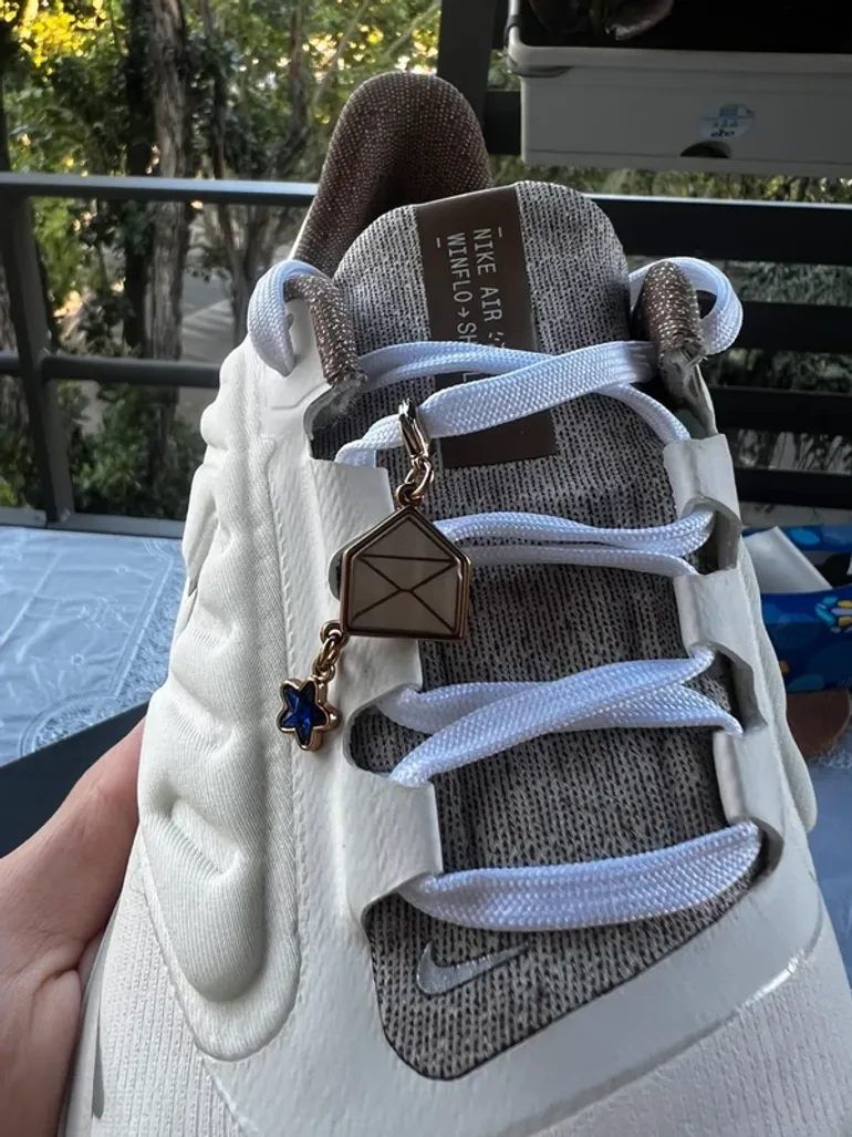 Gebrauchtes White Nike Air Winflo 9 Shield bike — Bild 4 von 12