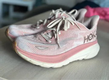 Used Hoka Clifton 9 Running Shoes