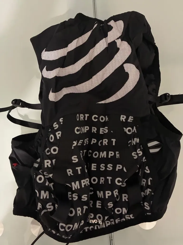 Used Compressport Ultrun S PackEvo10 bike — image 2 of 3