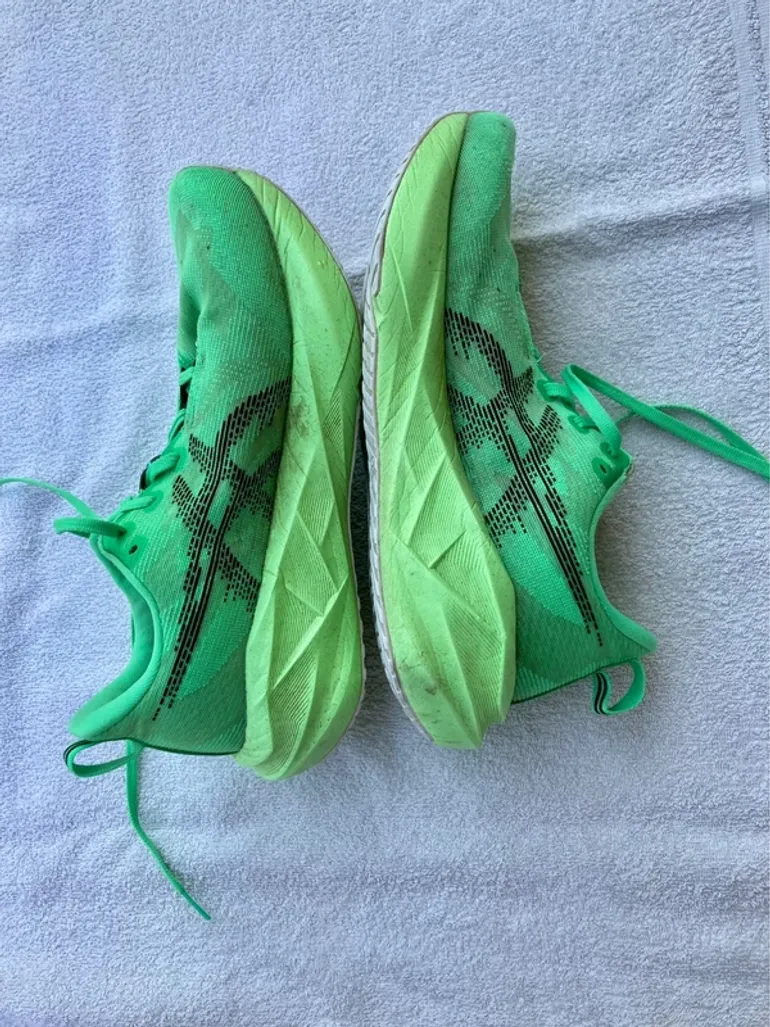 Asics Novablast 5 bike d'occasion — image 2 sur 6