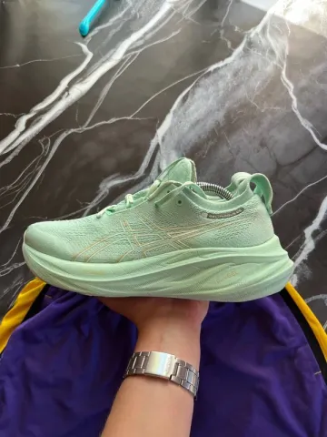 Używany Asics Gel-Nimbus 26 Running Shoes