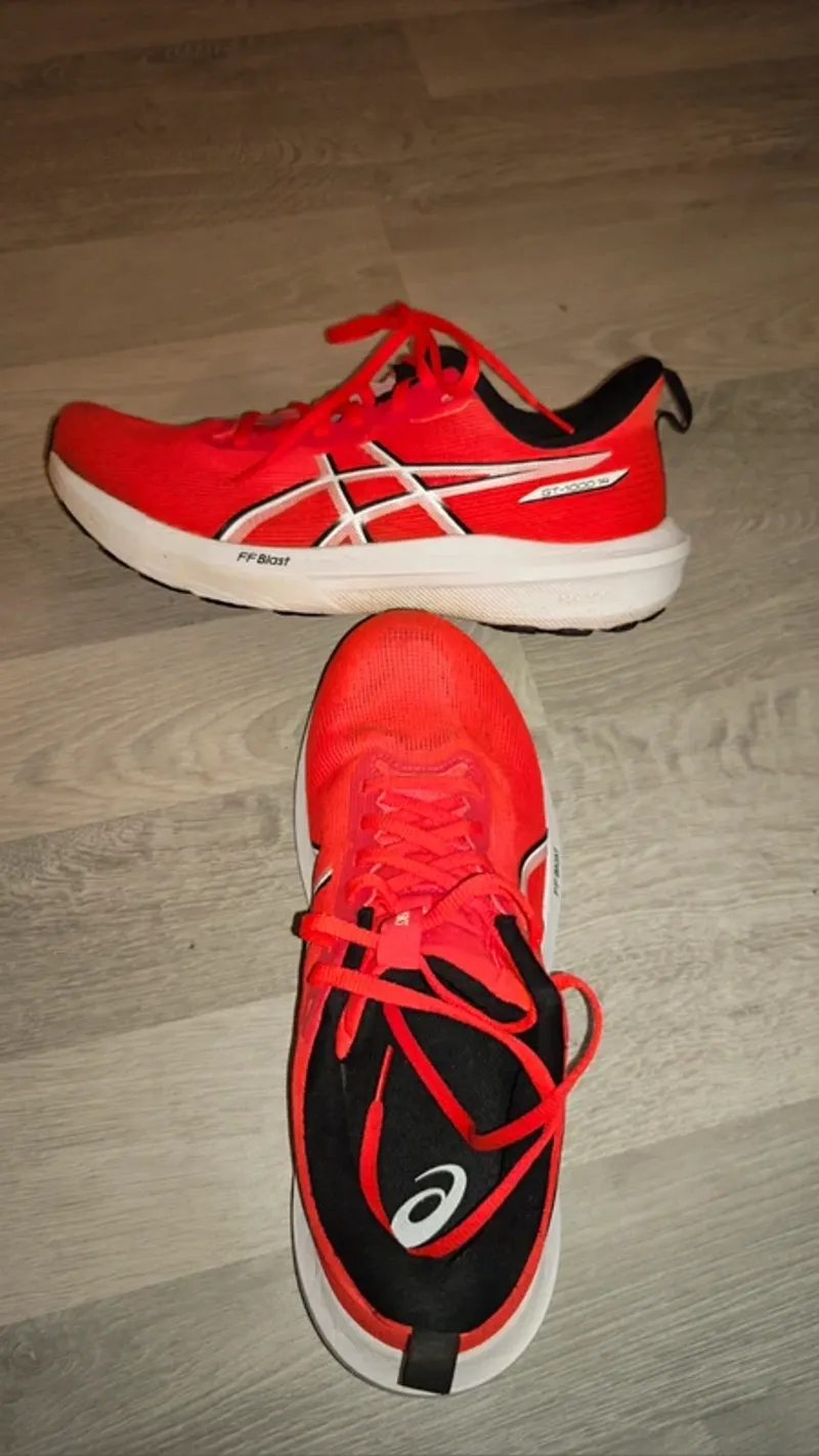 Used Asics GT 1000-14 Running Shoes