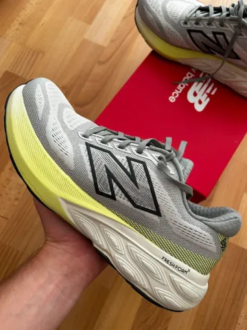 New Balance Fresh Foam X 880v15 bike d'occasion — image 1 sur 4