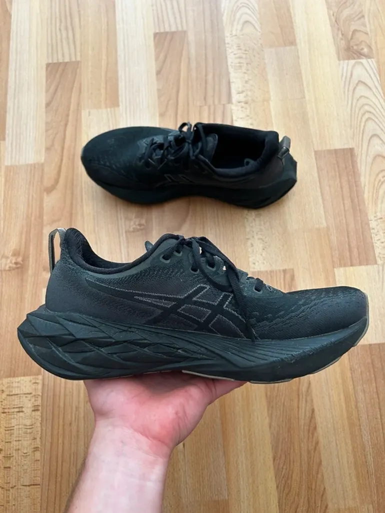 Used Asics Novablast 4 bike — image 3 of 4