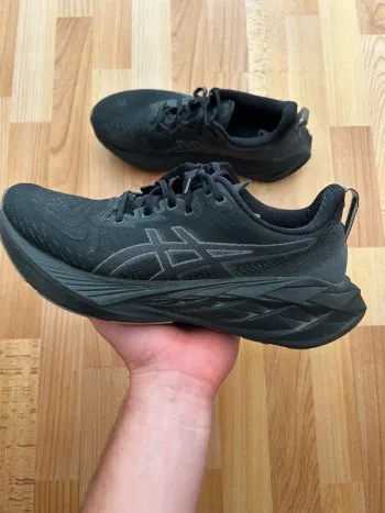 Used Asics Novablast 4 bike — image 1 of 4