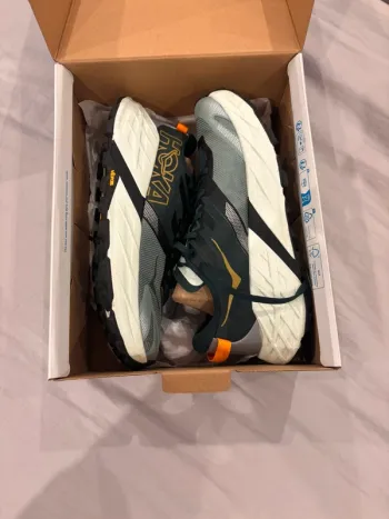 Used Hoka Speedgoat 7 bike — image 2 of 5