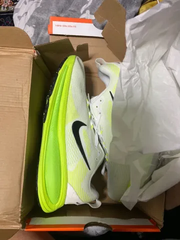 Käytetty Nike Vomero 18 Running Shoes