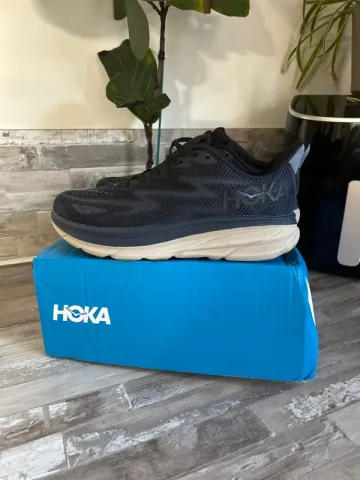 Used Hoka Clifton 9 Running Shoes