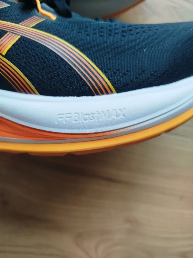 Used Asics Gel Cumulus 28 bike — image 4 of 7