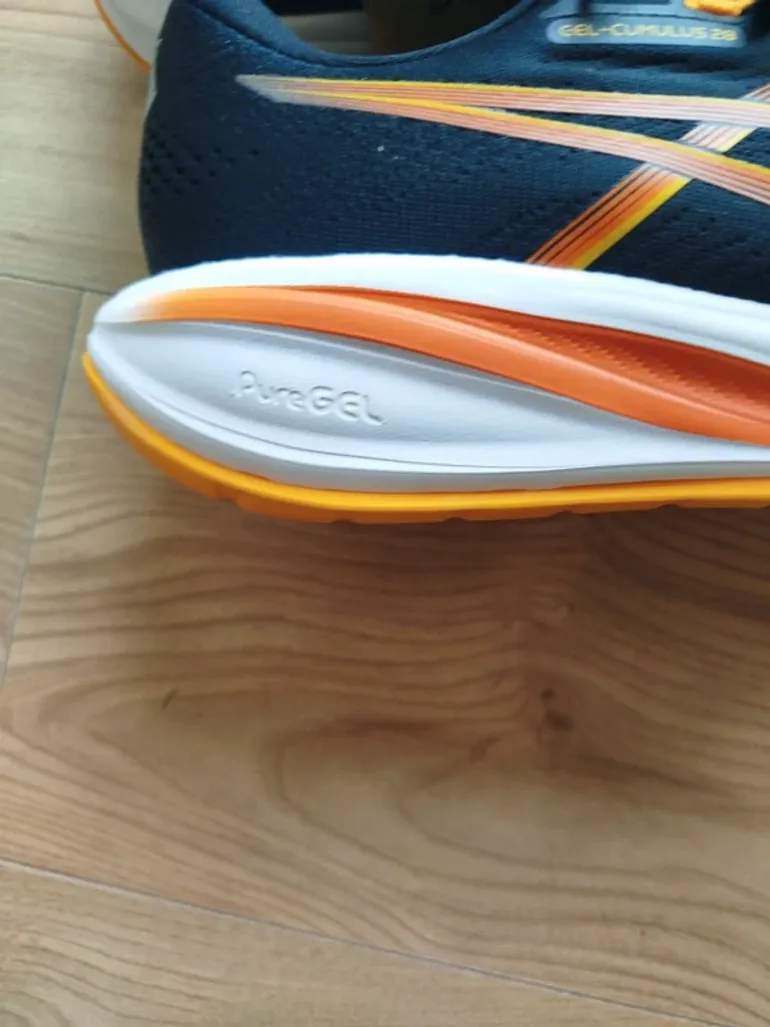 Used Asics Gel Cumulus 28 bike — image 3 of 7