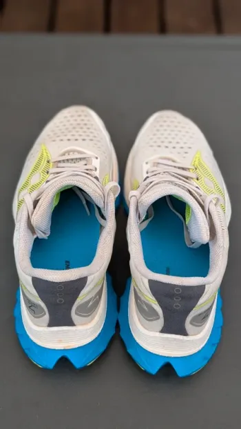 Używany Saucony Endorphin Speed 4 bike — zdjęcie 4 z 6