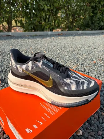 Używany Pegasus Air Zoom Premium Zebra Running Shoes