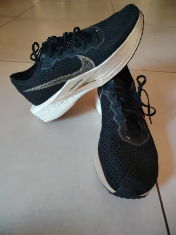 Nike ZoomX Vaporfly Next% 3 bike d'occasion — image 1 sur 7