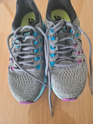 Used Nike Running Shoes bike — image 1 of 4