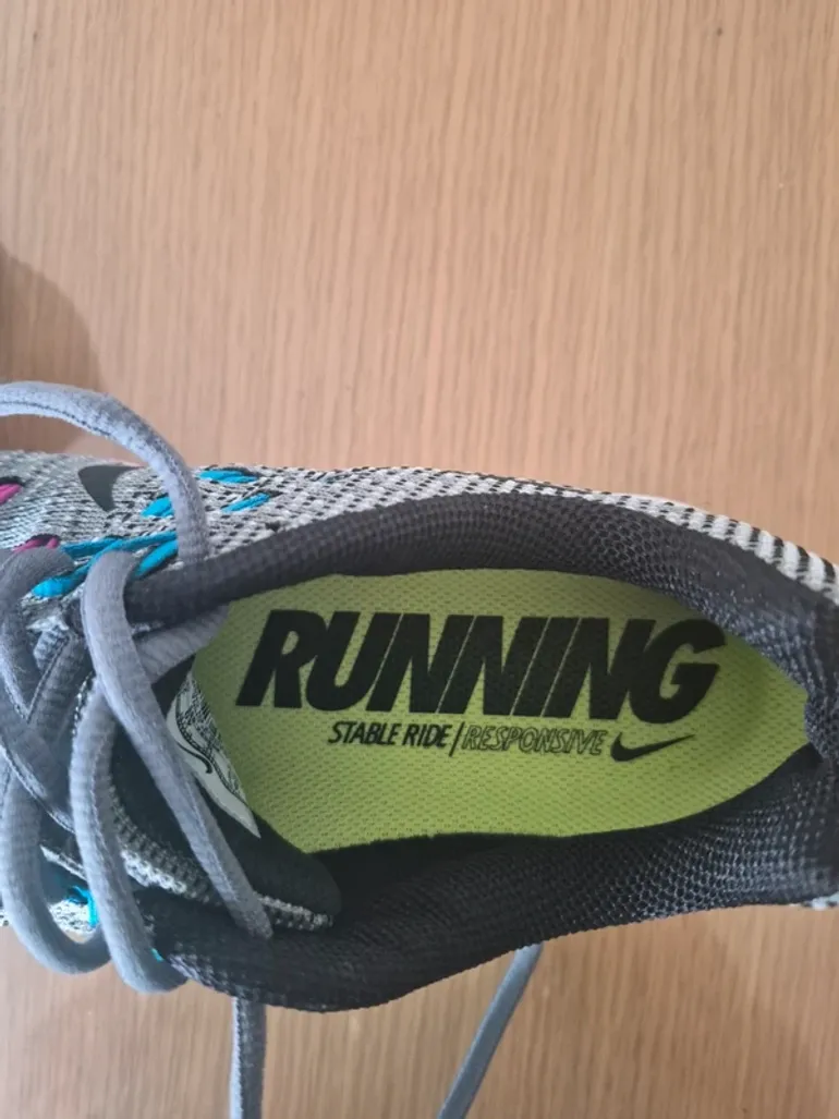 Used Nike Running Shoes bike — image 4 of 4