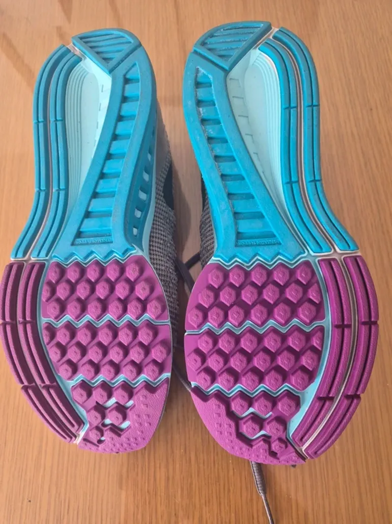 Used Nike Running Shoes bike — image 2 of 4