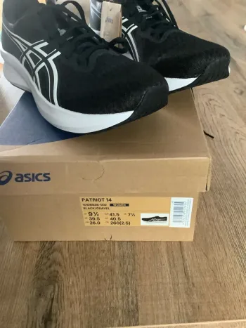 Used Asics Running Shoes bike — image 2 of 3