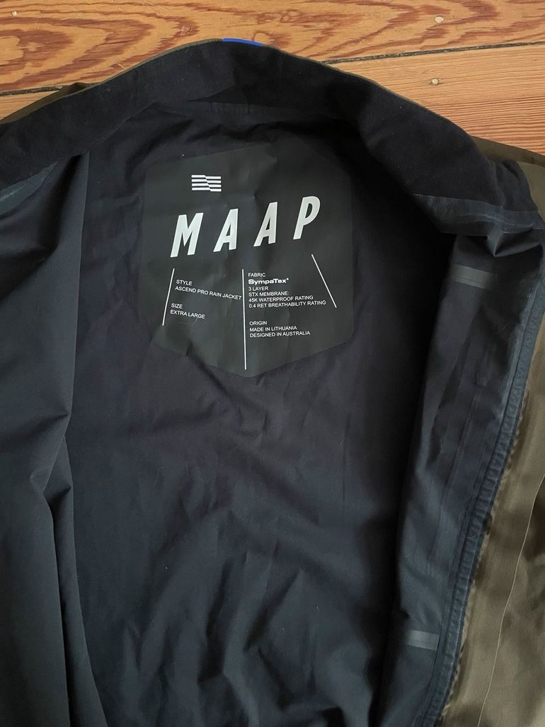 MAAP Ascent Pro Rain Jacket bike usato — immagine 2 di 3