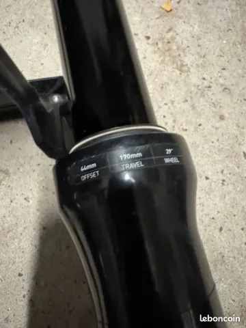 RockShox Zeb Base 2023 bike usato — immagine 2 di 7