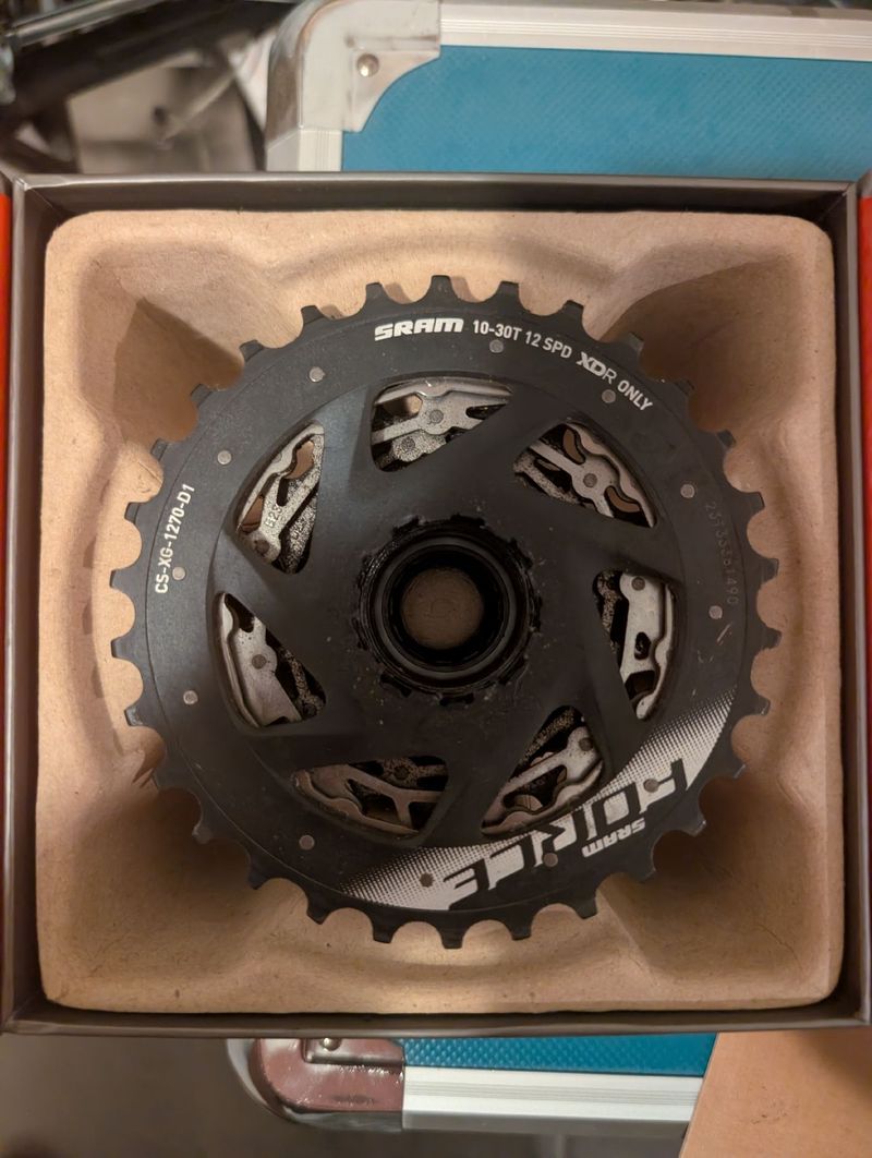 Sram Force Cassette 10-30 2024 Drivetrain & Pedals d'occasion