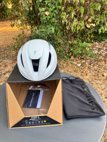 Used Specialized Evade 3 Helmet 2026 bike — image 2 of 11