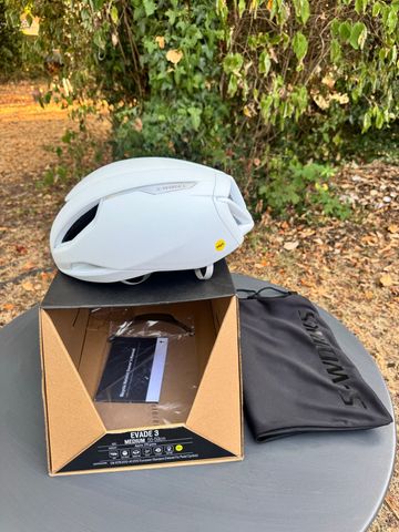 Used Specialized Evade 3 Helmet 2026 bike — image 3 of 11