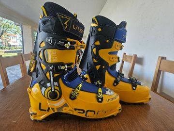 Used La Sportiva Spectre 2.0 Ski Boots Skiing & Skitouring