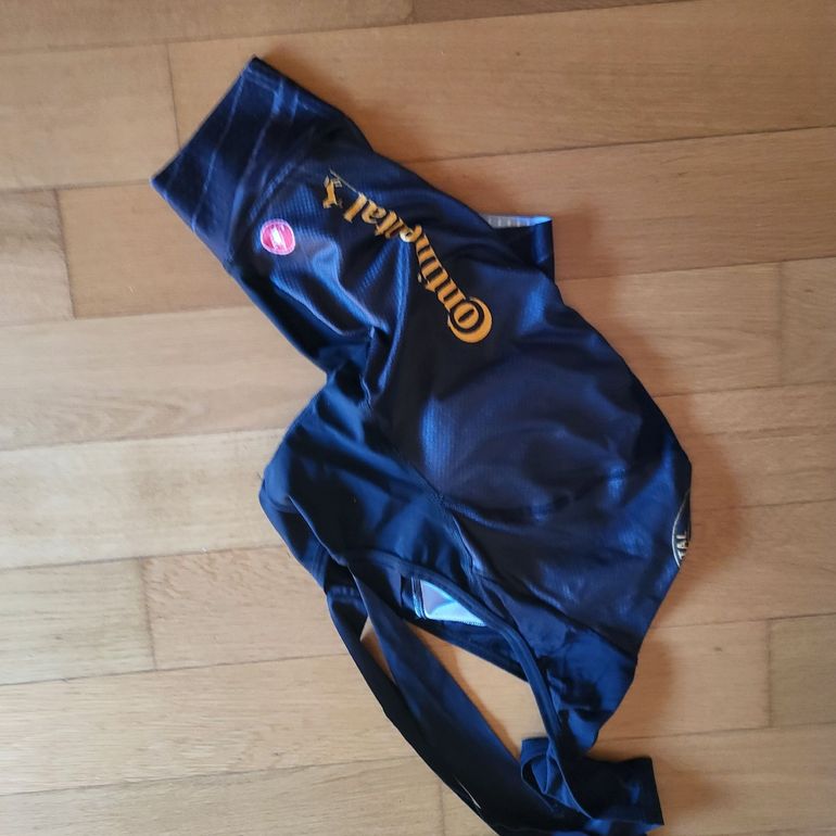 Used Castelli kit Giro E x Continental bike — image 5 of 7