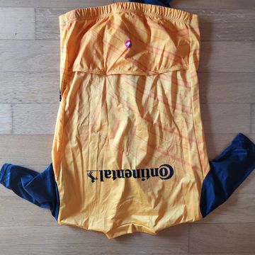 Used Castelli kit Giro E x Continental bike — image 4 of 7