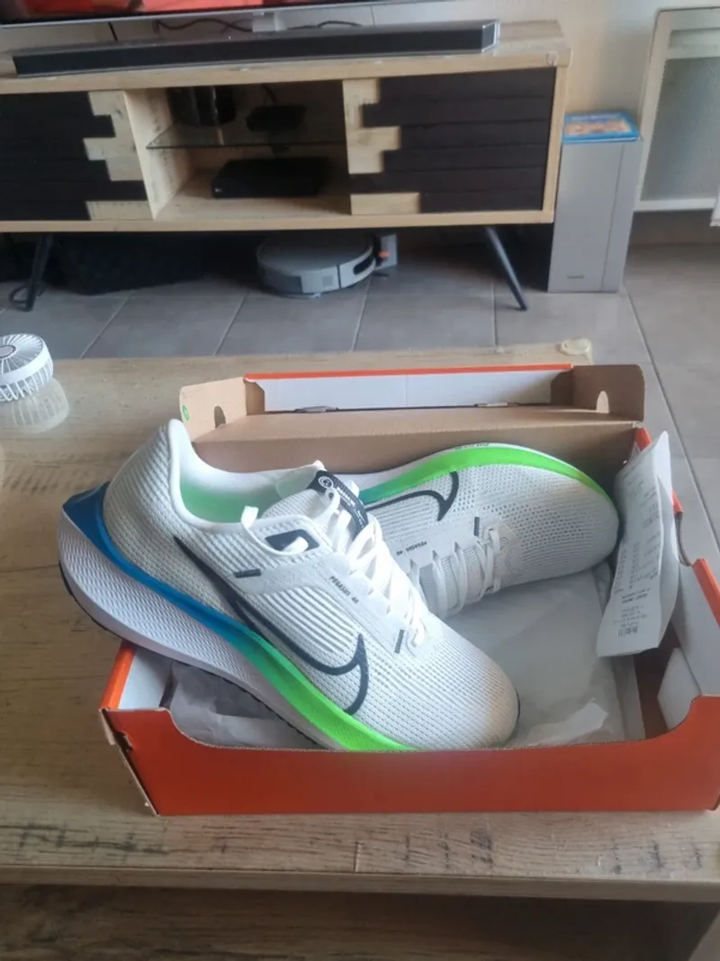 Used Pegasus Air Zoom 40 Running Shoes