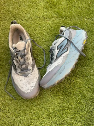 Used New Balance Hierro v9 bike — image 2 of 3