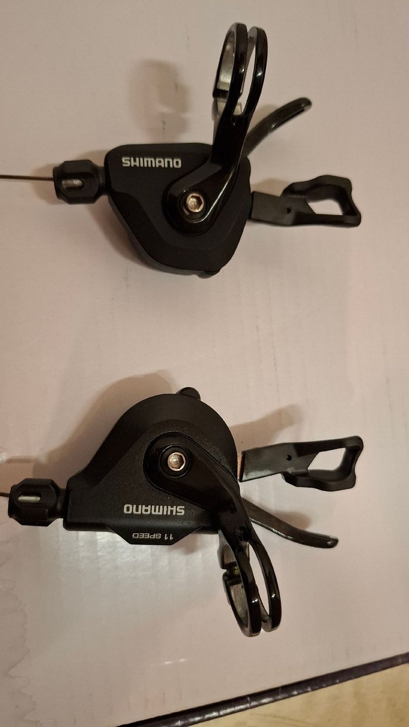 Used Shimano SL-RS700 Shifters 2024 Drivetrain & Pedals