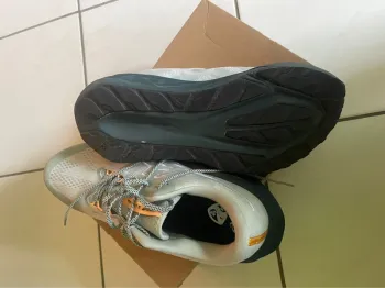 Used Asics Novablast 5 bike — image 2 of 5
