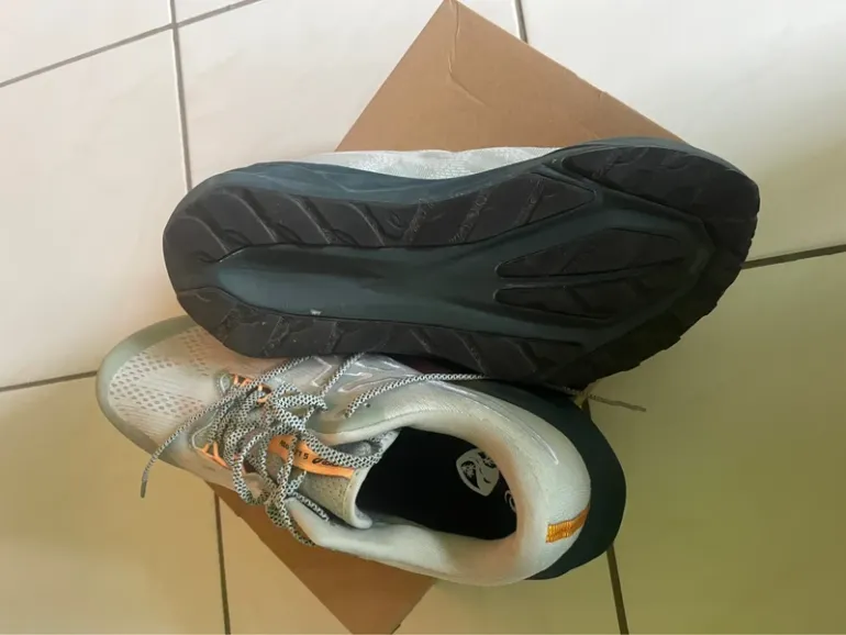 Used Asics Novablast 5 bike — image 2 of 5