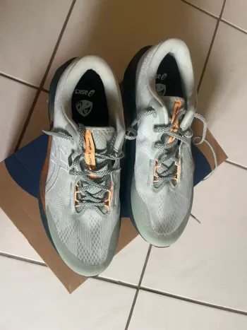 Used Asics Novablast 5 bike — image 3 of 5