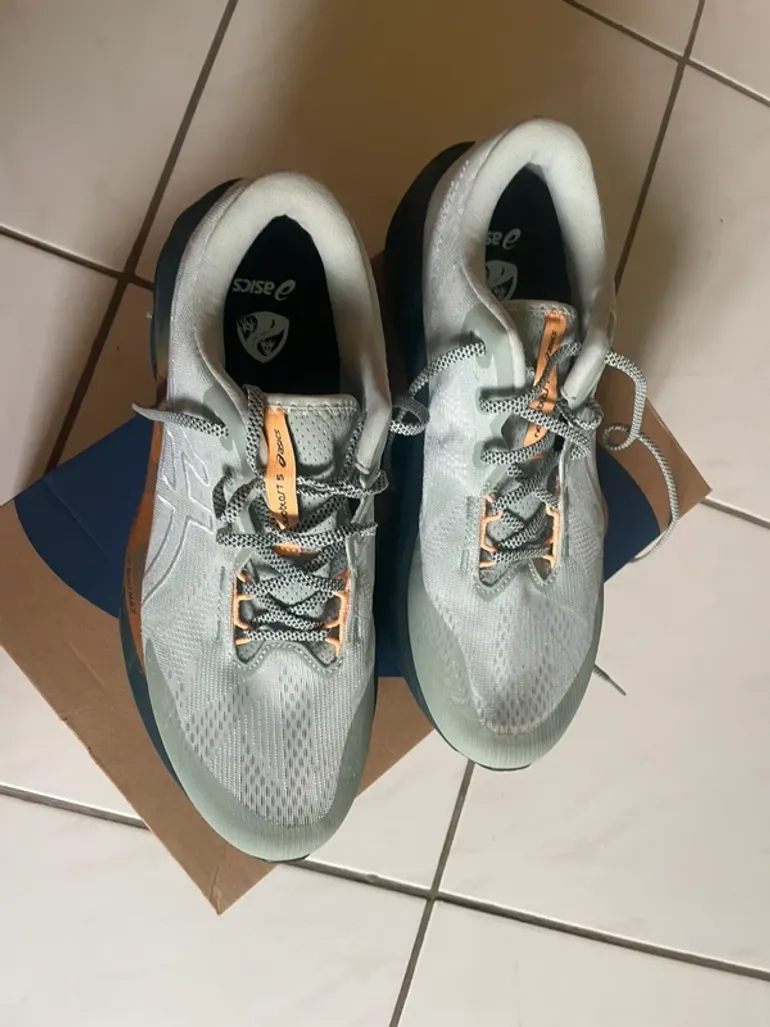 Used Asics Novablast 5 bike — image 3 of 5