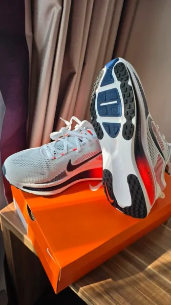 Nike Vomero 18 bike d'occasion — image 3 sur 9