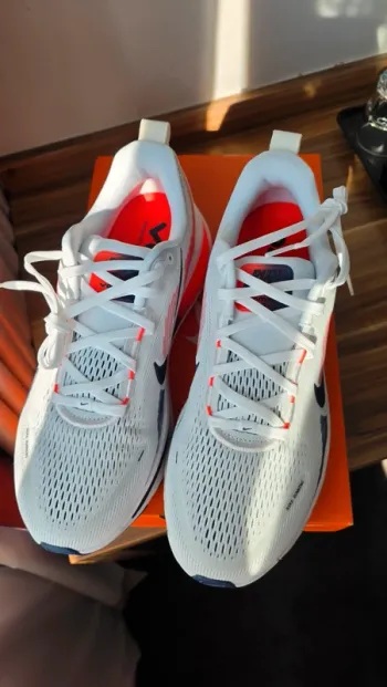Nike Vomero 18 bike d'occasion — image 5 sur 9