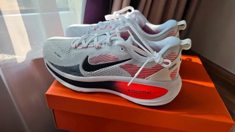 Nike Vomero 18 bike d'occasion — image 4 sur 9